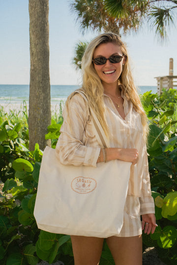 Lifestyle photo of the SRQutie Market Tote