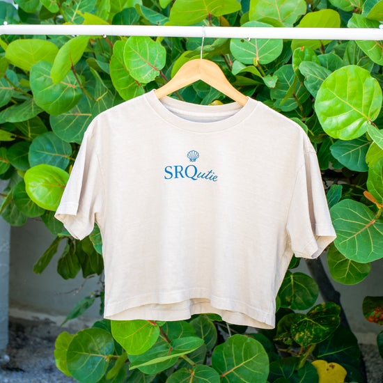 The women's Shell Icon SRQutie Cropped Tee