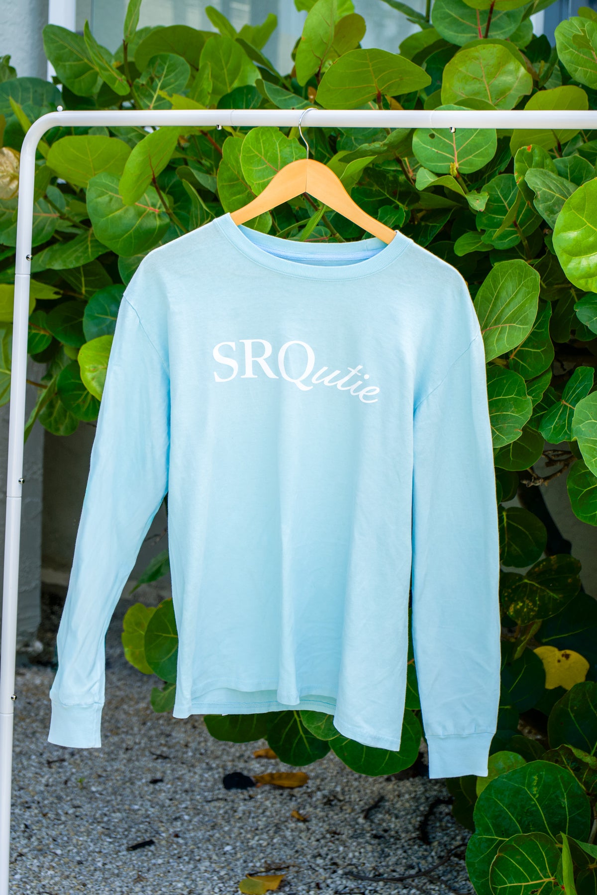 The women's Signature SRQutie LS Tee in Mist